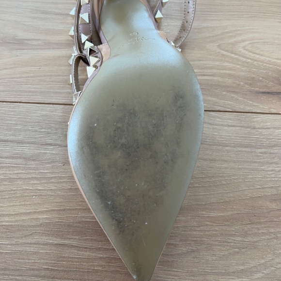 Kaitlyn Pan nude studded high heel - Picture 4 of 6